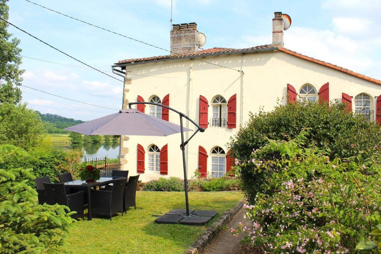 La Maison Du Passeur Availles-Limouzine Esterno foto
